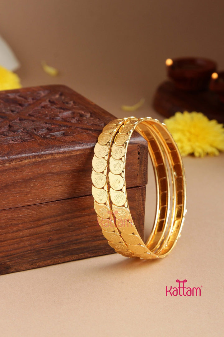 Simple Goddess Goldtone Manga Bangle - B512