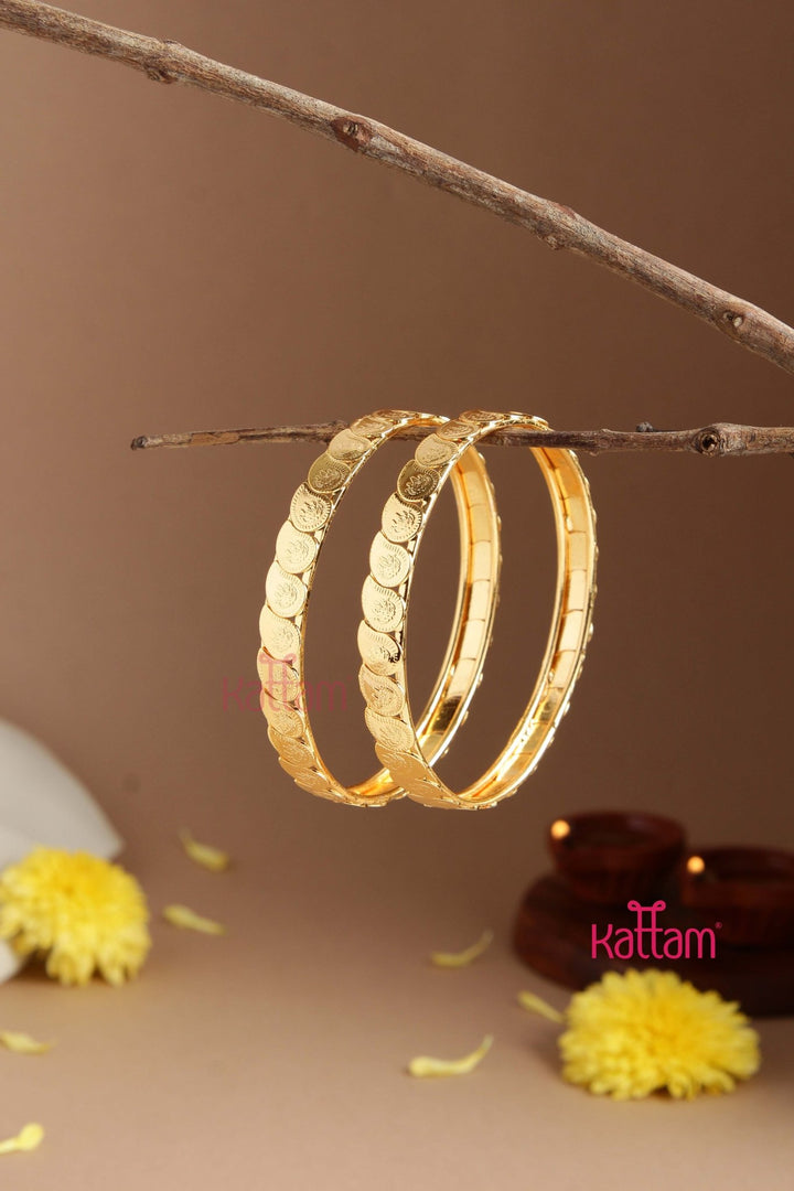 Simple Goddess Goldtone Manga Bangle - B512