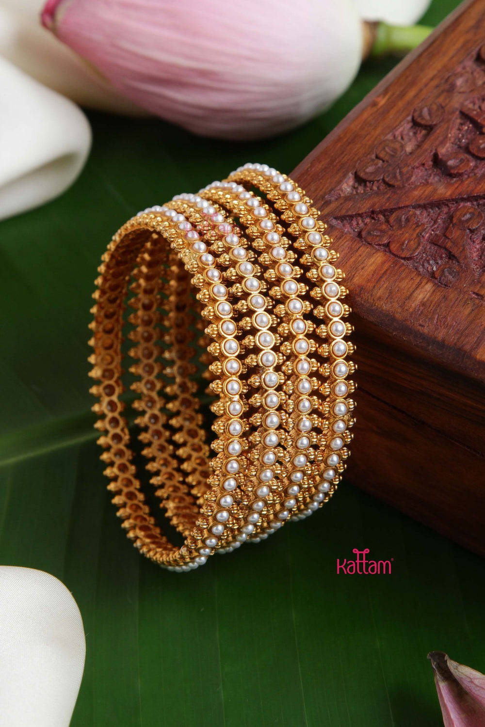 Simple Pearl Bangle ( Set of 4 ) - B501 - V4