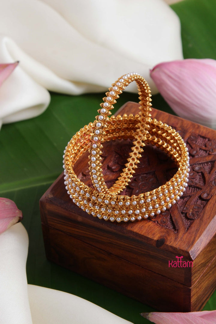 Simple Pearl Bangle ( Set of 4 ) - B501 - V4