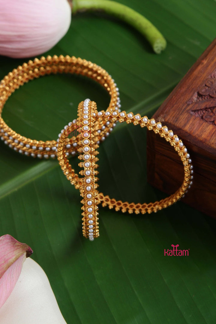 Simple Pearl Bangle ( Set of 4 ) - B501 - V4