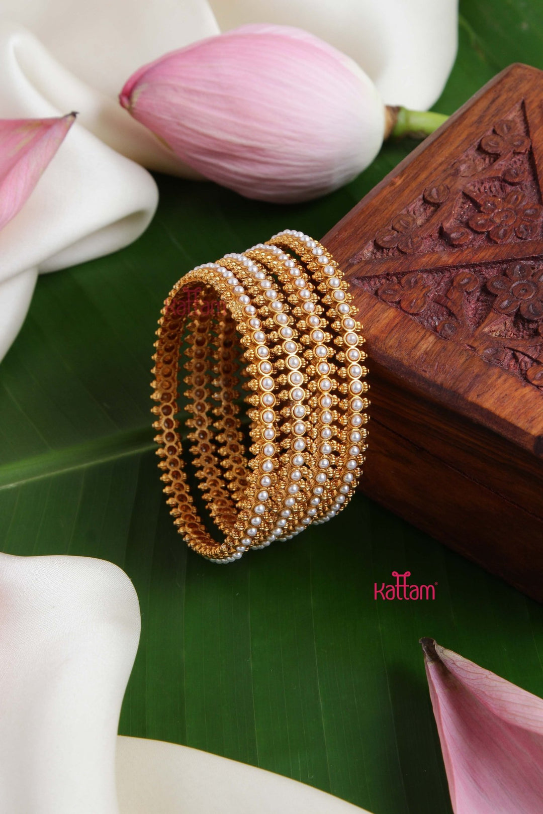 Simple Pearl Bangle ( Set of 4 ) - B501 - V4
