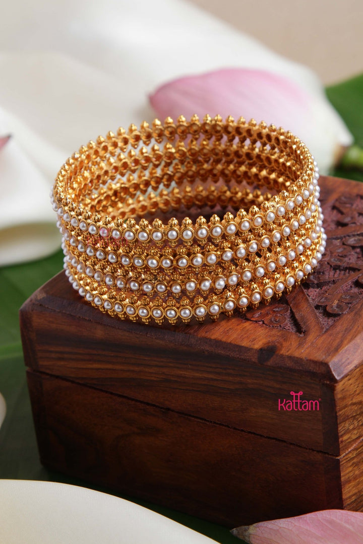 Simple Pearl Bangle ( Set of 4 ) - B501 - V4