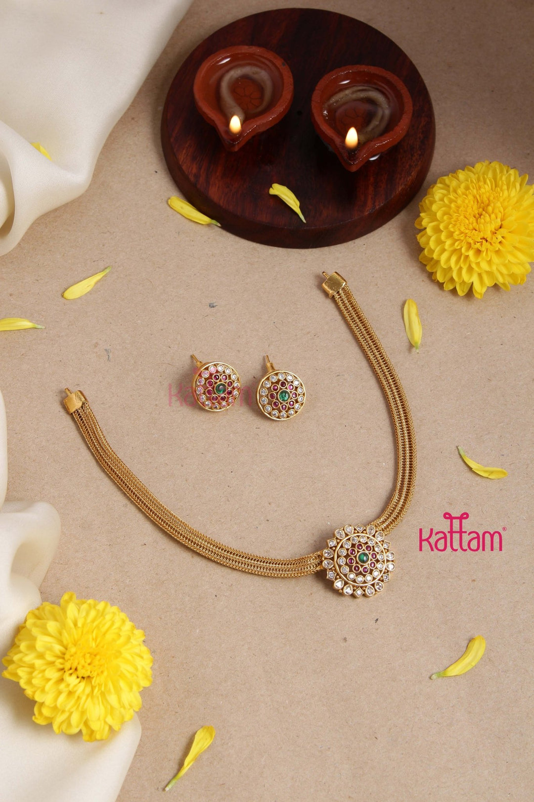 Simple Pendant Choker Set Kattam