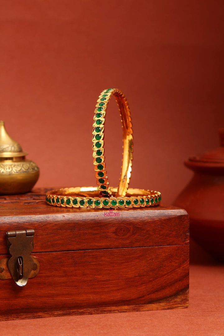 Single Line Green Stone Gati Bangle - B155