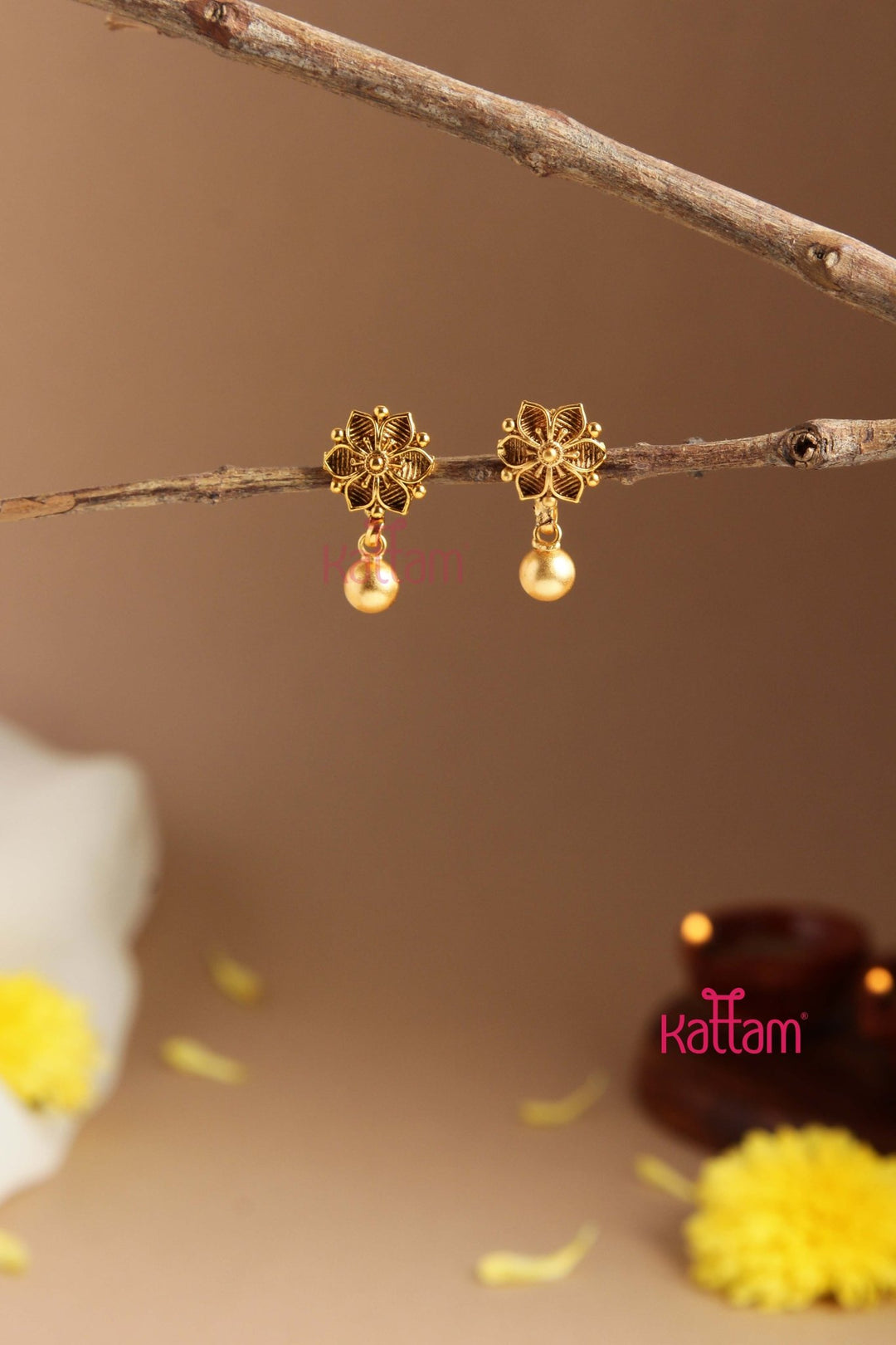 Small Flower Earring - Design 3 - E815