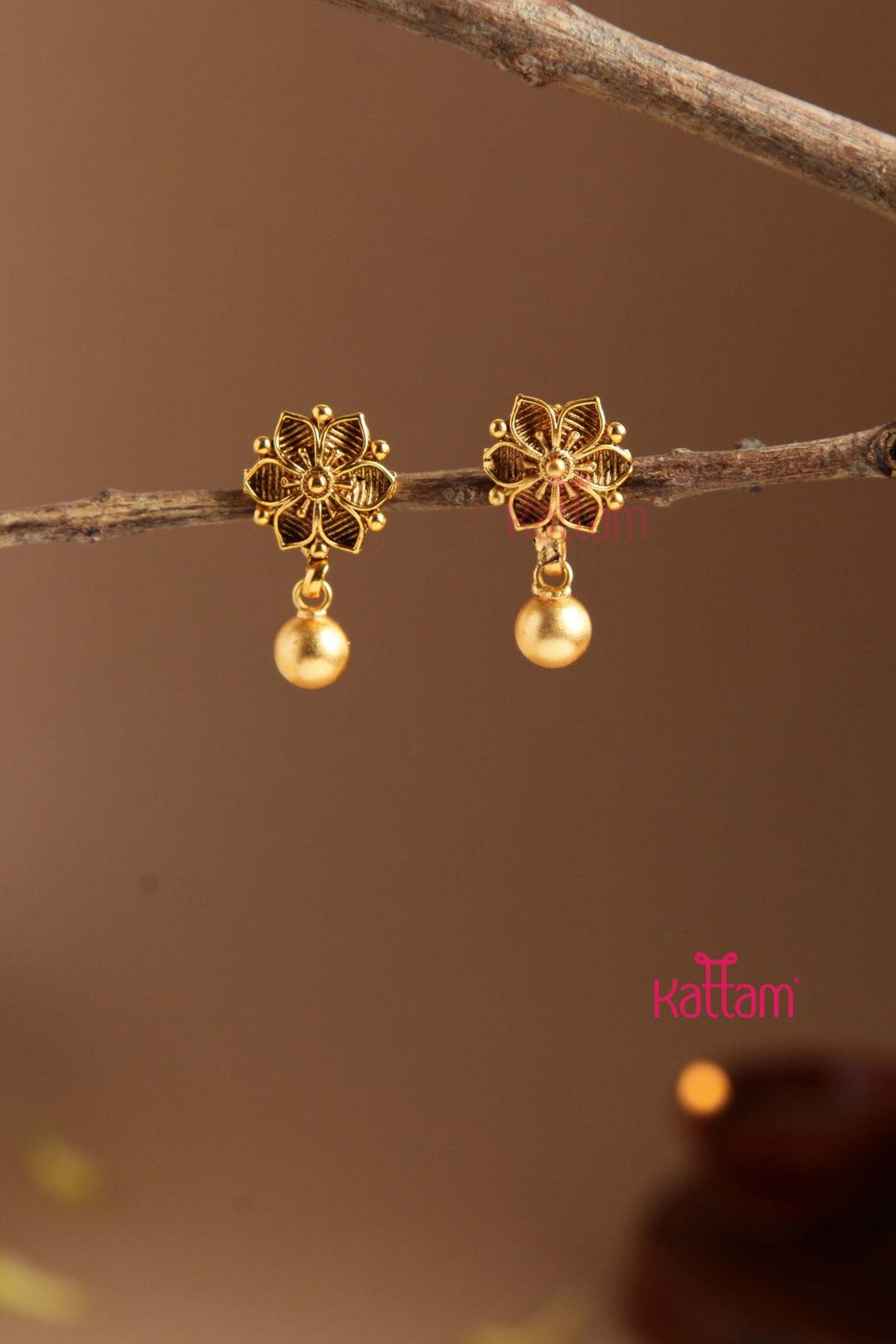 Small Flower Earring - Design 3 - E815