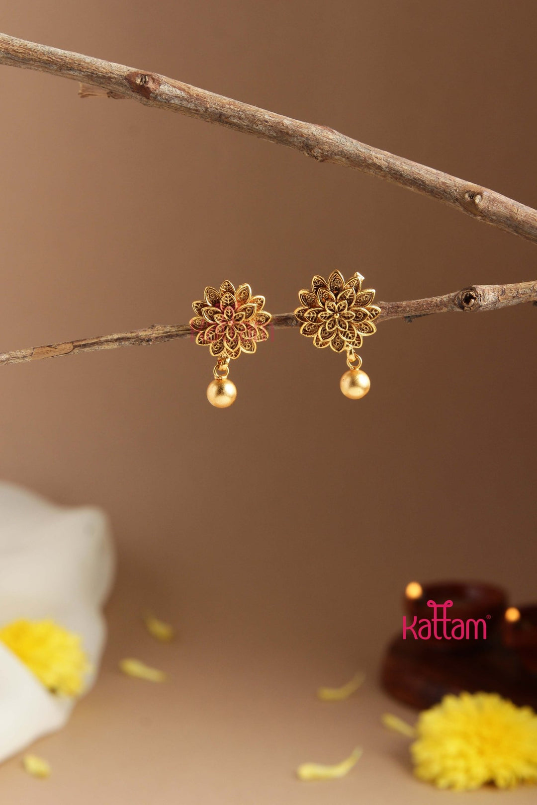 Small Flower Earring - Design 4 - E816