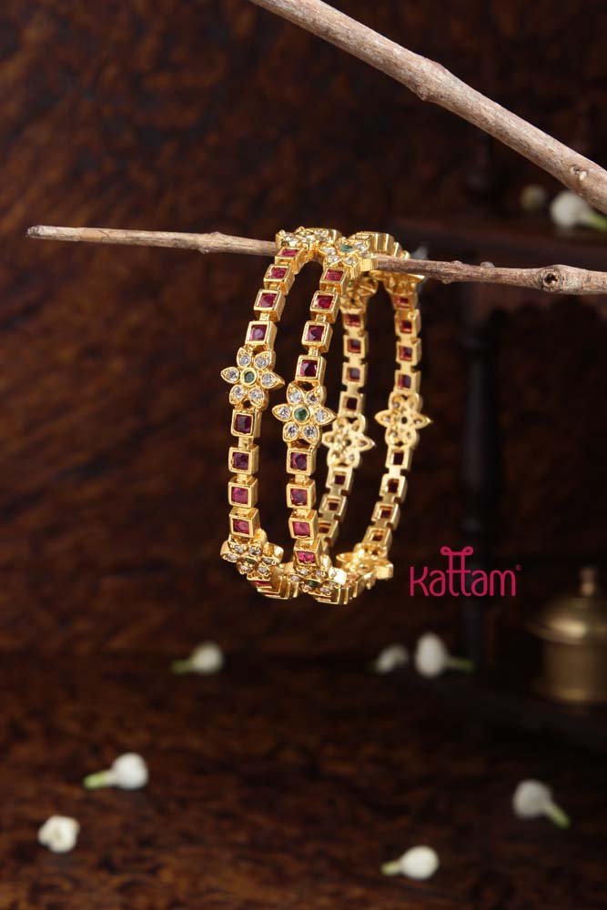 Small Kemp Flower Bangle - B439 - V4