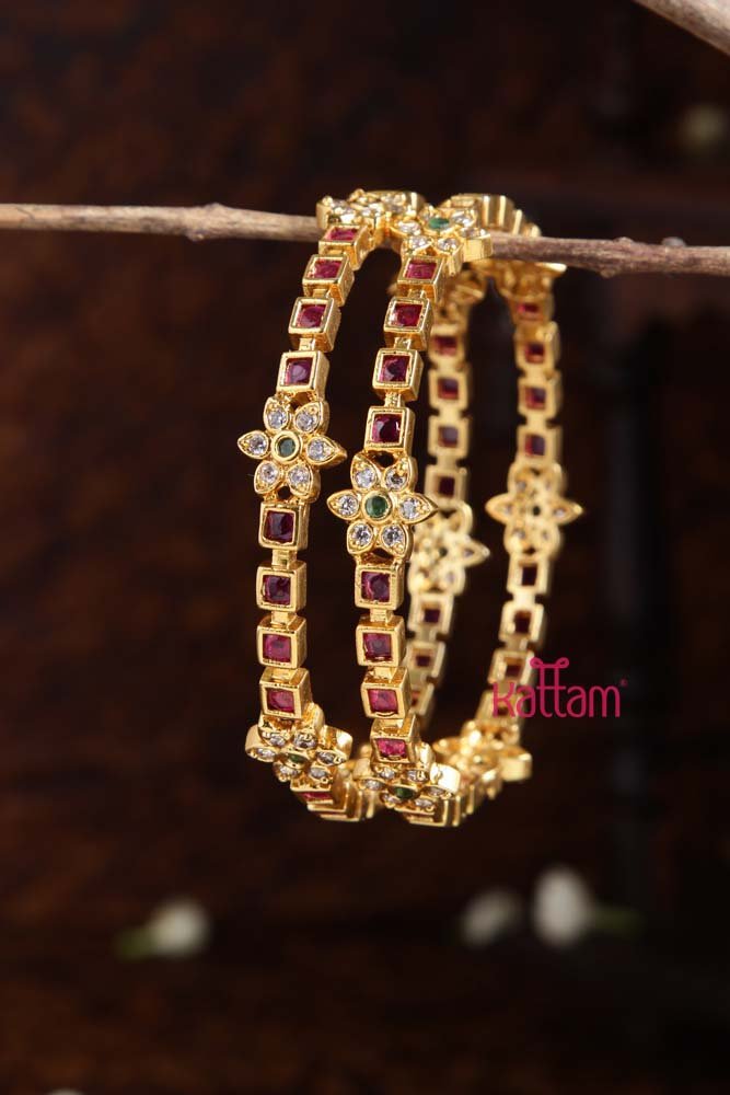 Small Kemp Flower Bangle - B439 - V4