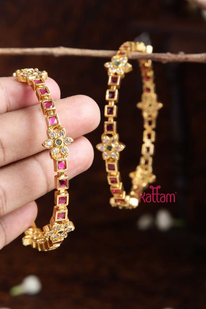 Small Kemp Flower Bangle - B439 - V4