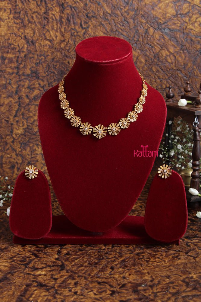 Sunflower White Stone Choker - N1875