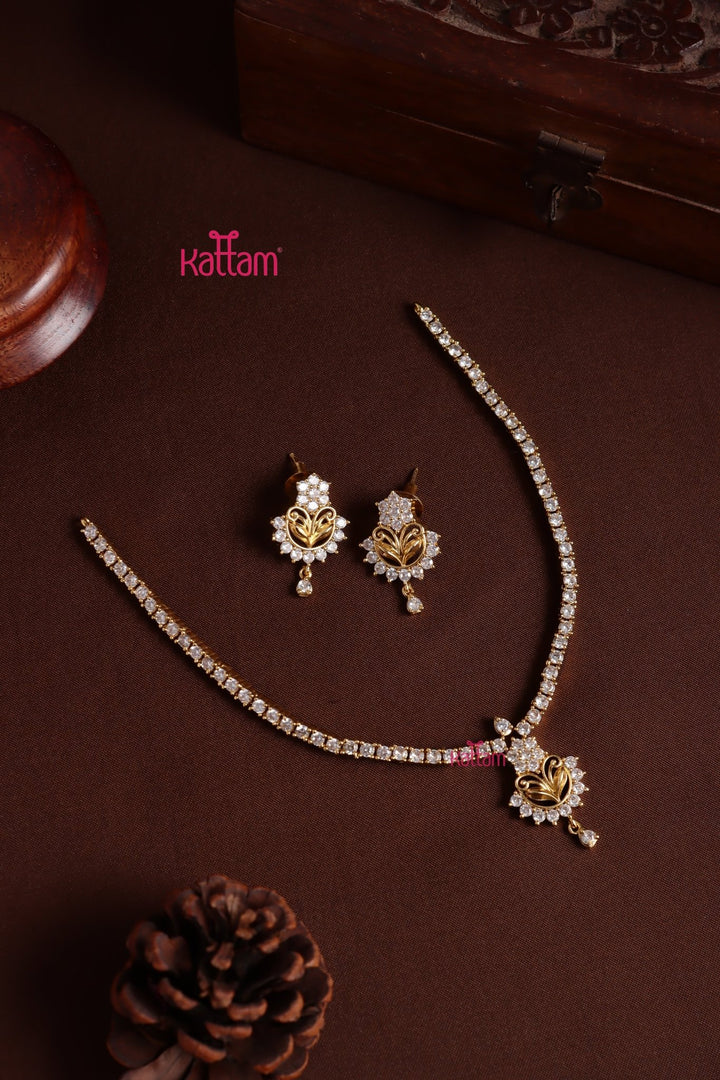 Surekha - White Stone Choker - N4010