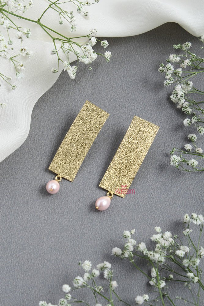 Texture GoldStrip Pearl Earring - V1 - E681