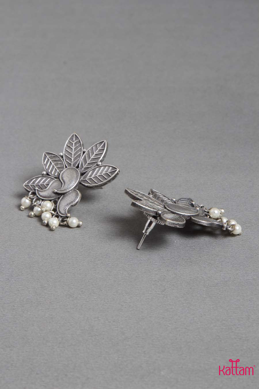 Tribal SIlver Lookalike Peral Earrings - E202