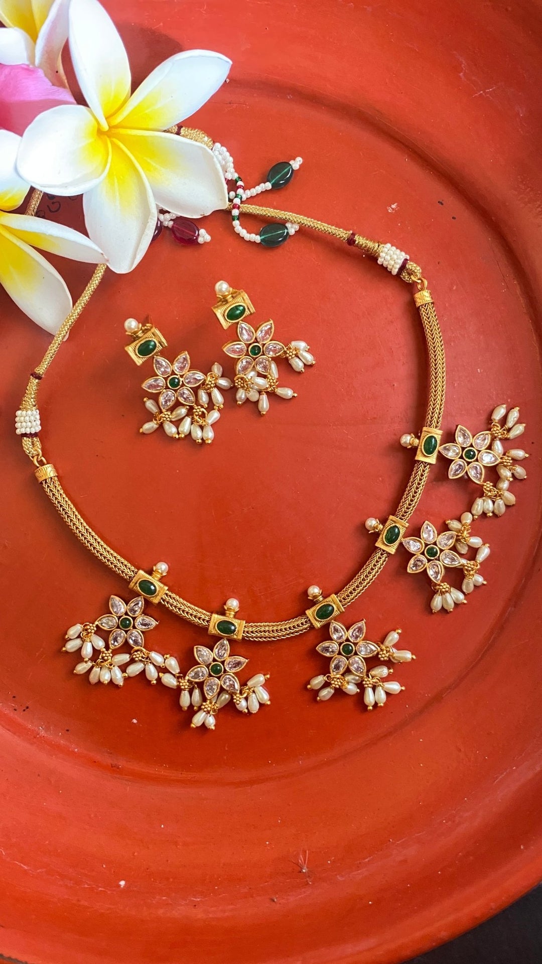 White Stone Floral Choker - N1003