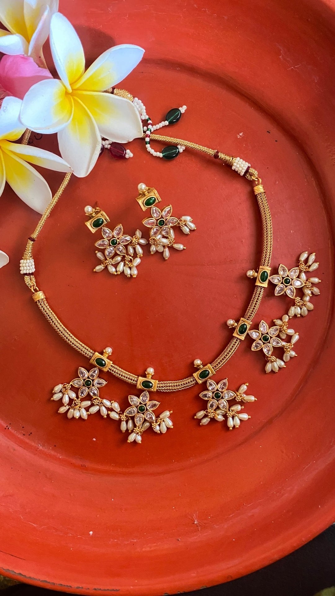 White Stone Floral Choker - N1003