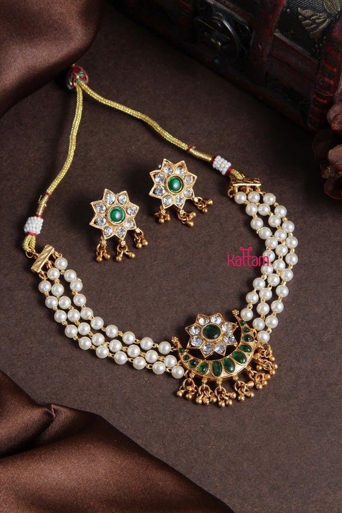 Budgetted Green Halfmoon Pearl Choker - N2065G