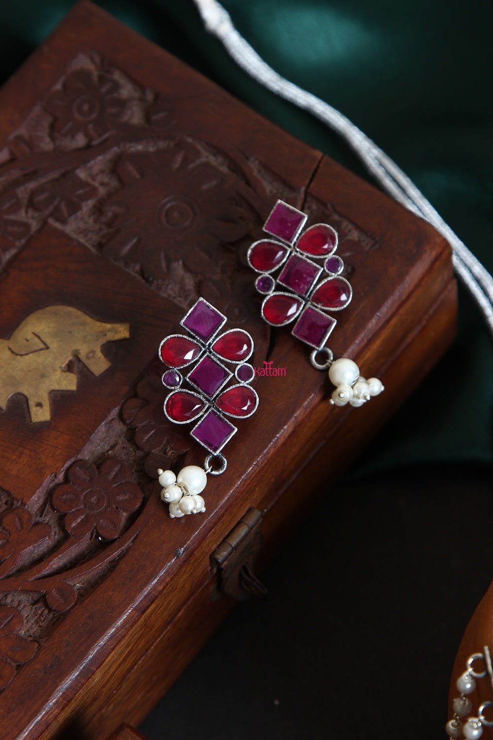 Silver Lookalike Stone Pearl Choker - N900