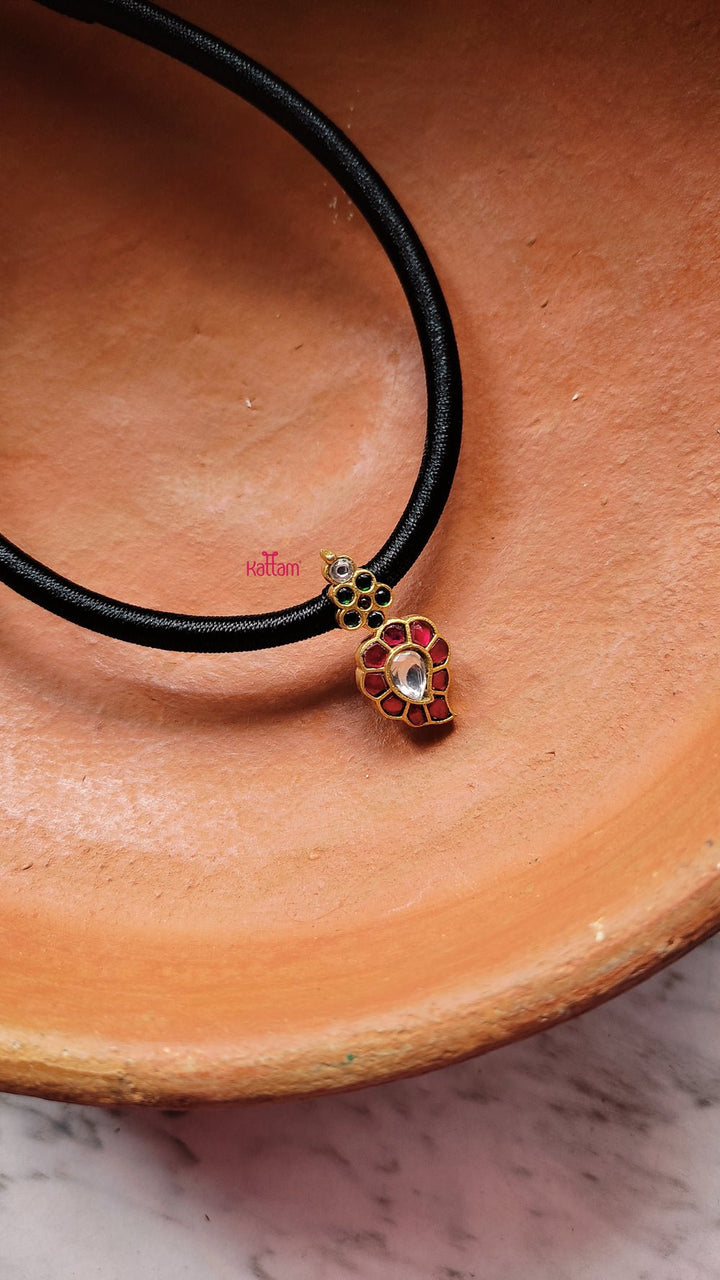 White Manga Black Thread Neckwear ( No Earring) - N807