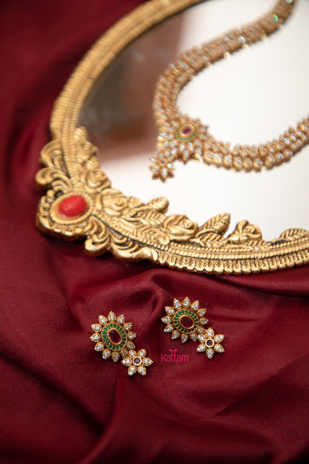 White Stone Round Pendant Semi Bridal Set - N475