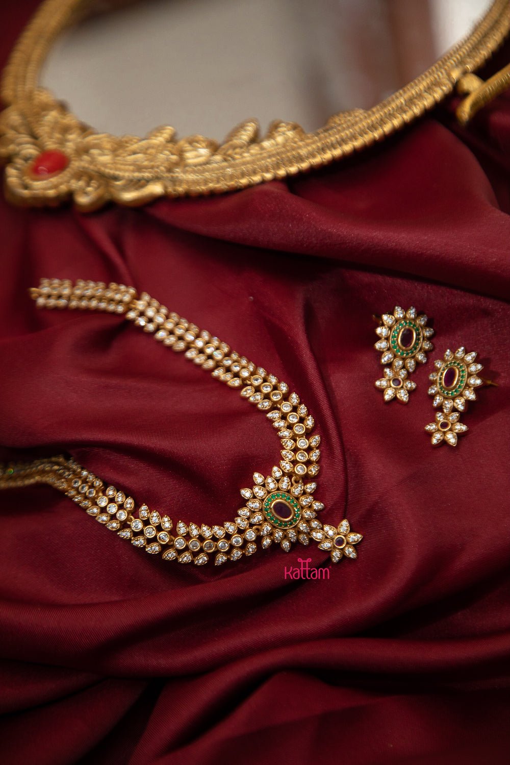 White Stone Round Pendant Semi Bridal Set - N475