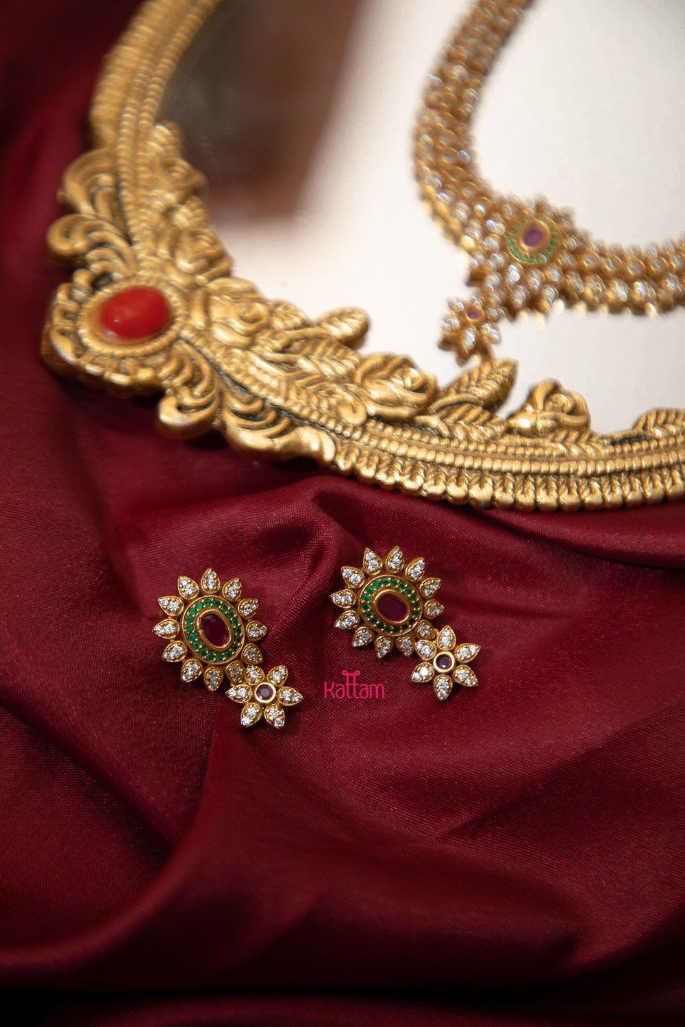 White Stone Round Pendant Semi Bridal Set - N475