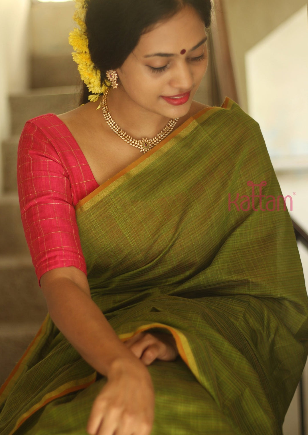 White Stone Round Pendant Semi Bridal Set - N475