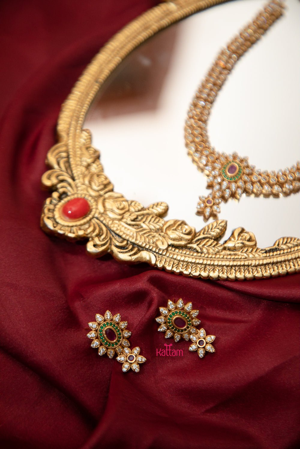 White Stone Round Pendant Semi Bridal Set - N475